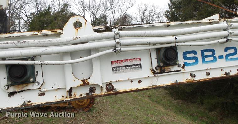 image for item DA2600 2000 Roadtec SB2500B Shuttle Buggy material transfer vehicle