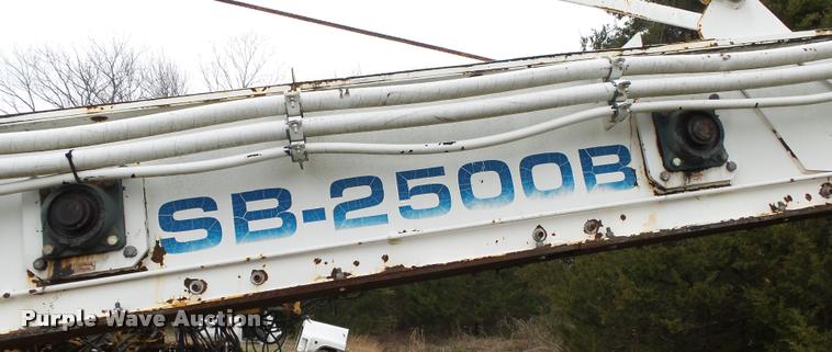 image for item DA2600 2000 Roadtec SB2500B Shuttle Buggy material transfer vehicle