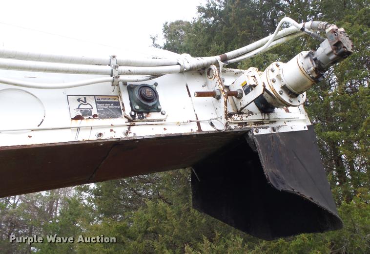 image for item DA2600 2000 Roadtec SB2500B Shuttle Buggy material transfer vehicle