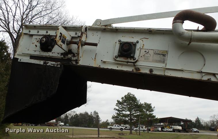 image for item DA2600 2000 Roadtec SB2500B Shuttle Buggy material transfer vehicle