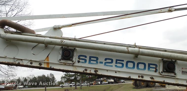 image for item DA2600 2000 Roadtec SB2500B Shuttle Buggy material transfer vehicle