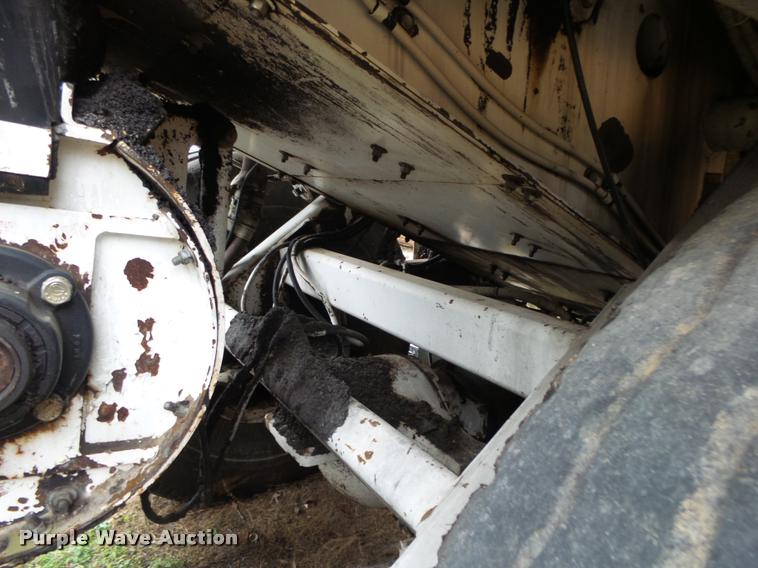 image for item DA2600 2000 Roadtec SB2500B Shuttle Buggy material transfer vehicle