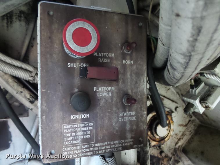 image for item DA2600 2000 Roadtec SB2500B Shuttle Buggy material transfer vehicle