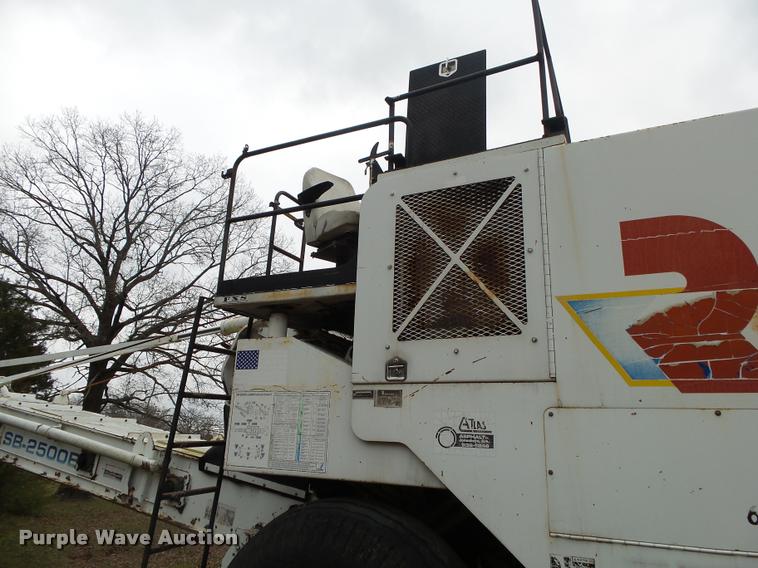 image for item DA2600 2000 Roadtec SB2500B Shuttle Buggy material transfer vehicle