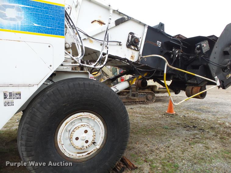 image for item DA2600 2000 Roadtec SB2500B Shuttle Buggy material transfer vehicle