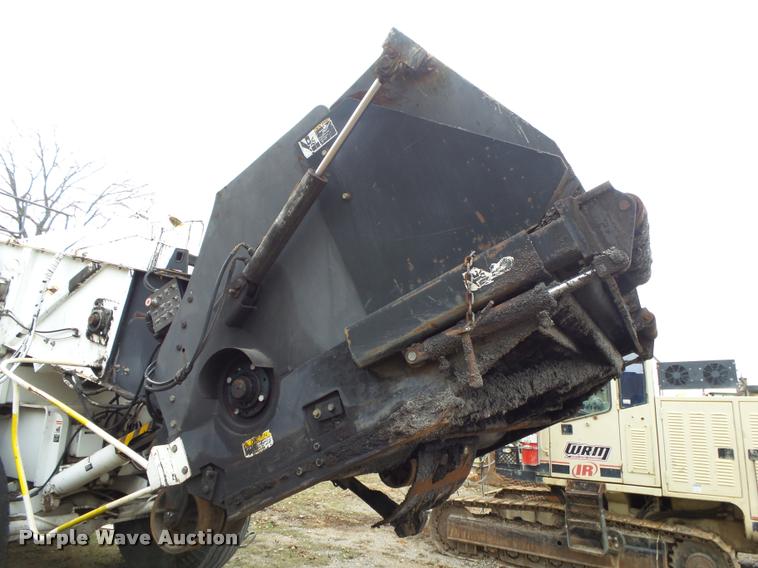 image for item DA2600 2000 Roadtec SB2500B Shuttle Buggy material transfer vehicle