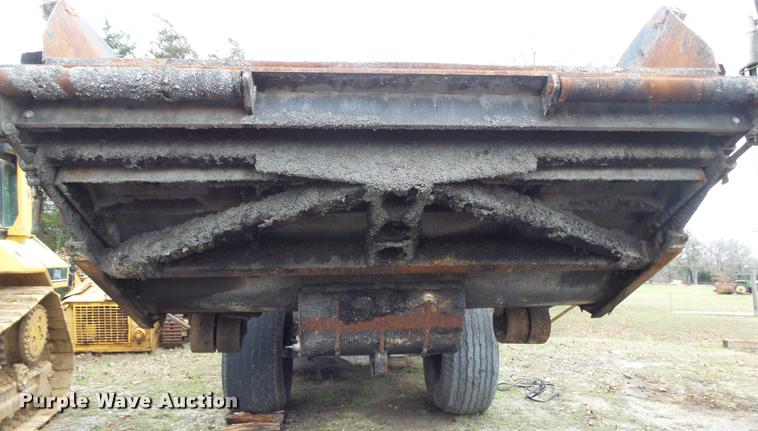 image for item DA2600 2000 Roadtec SB2500B Shuttle Buggy material transfer vehicle