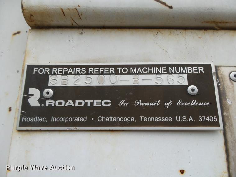 image for item DA2600 2000 Roadtec SB2500B Shuttle Buggy material transfer vehicle