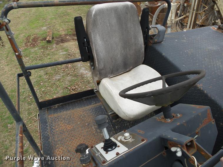 image for item DA2600 2000 Roadtec SB2500B Shuttle Buggy material transfer vehicle