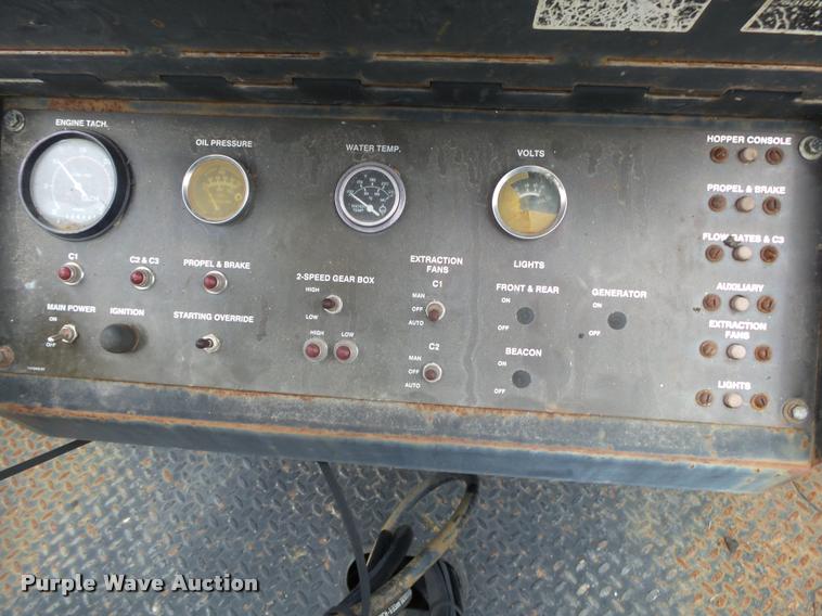 image for item DA2600 2000 Roadtec SB2500B Shuttle Buggy material transfer vehicle