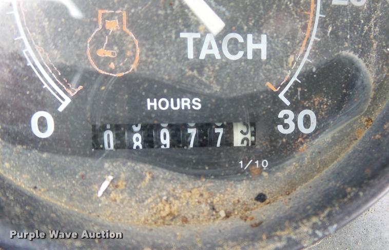 image for item DA2600 2000 Roadtec SB2500B Shuttle Buggy material transfer vehicle