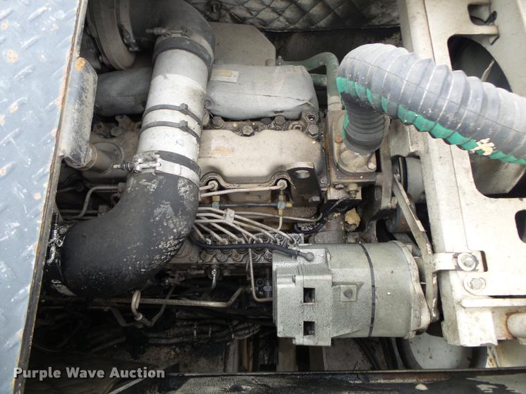 image for item DA2600 2000 Roadtec SB2500B Shuttle Buggy material transfer vehicle