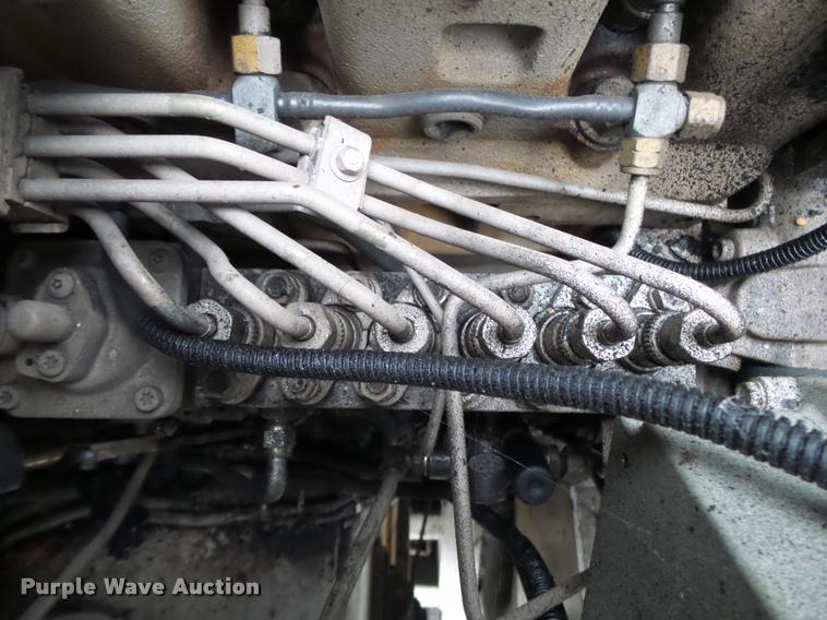 image for item DA2600 2000 Roadtec SB2500B Shuttle Buggy material transfer vehicle