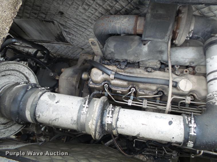 image for item DA2600 2000 Roadtec SB2500B Shuttle Buggy material transfer vehicle