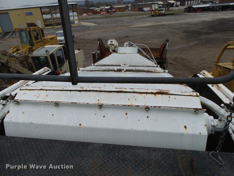 image for item DA2600 2000 Roadtec SB2500B Shuttle Buggy material transfer vehicle