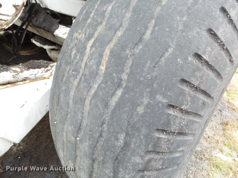 image for item DA2600 2000 Roadtec SB2500B Shuttle Buggy material transfer vehicle