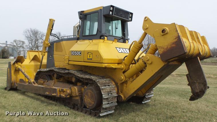 image for item DA3368 2001 John Deere 1050C dozer