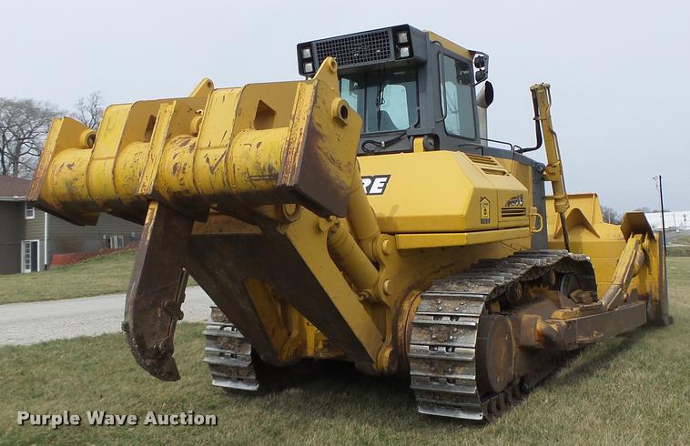 image for item DA3368 2001 John Deere 1050C dozer