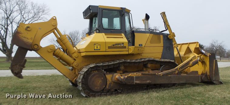 image for item DA3368 2001 John Deere 1050C dozer