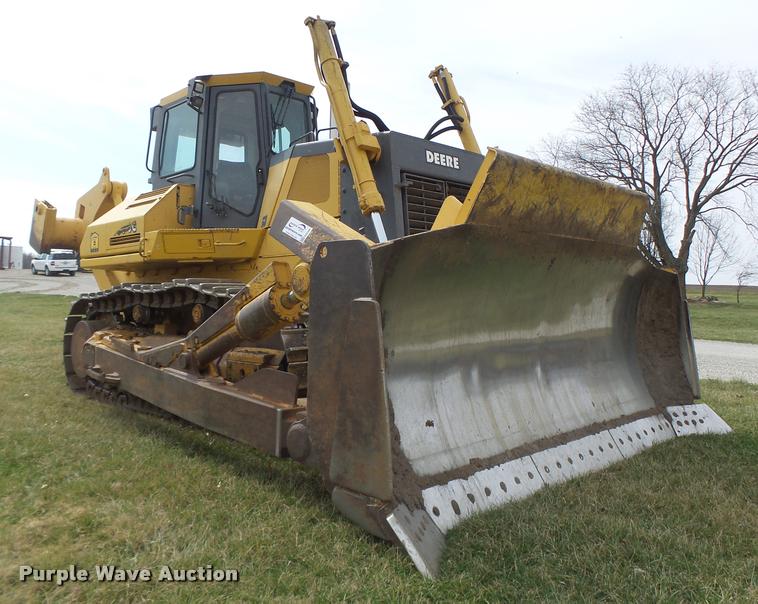 image for item DA3368 2001 John Deere 1050C dozer