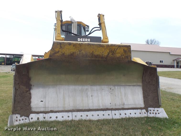 image for item DA3368 2001 John Deere 1050C dozer