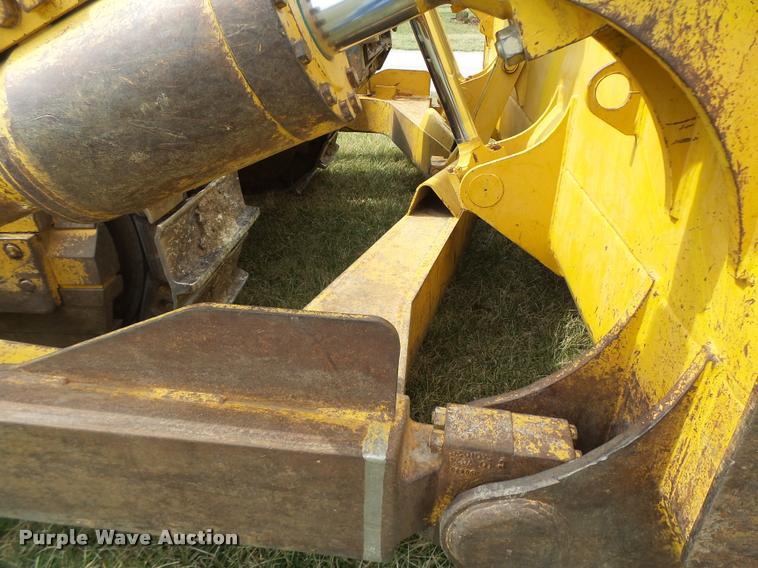 image for item DA3368 2001 John Deere 1050C dozer