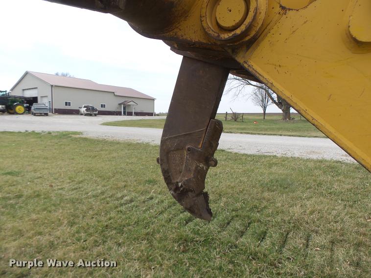 image for item DA3368 2001 John Deere 1050C dozer