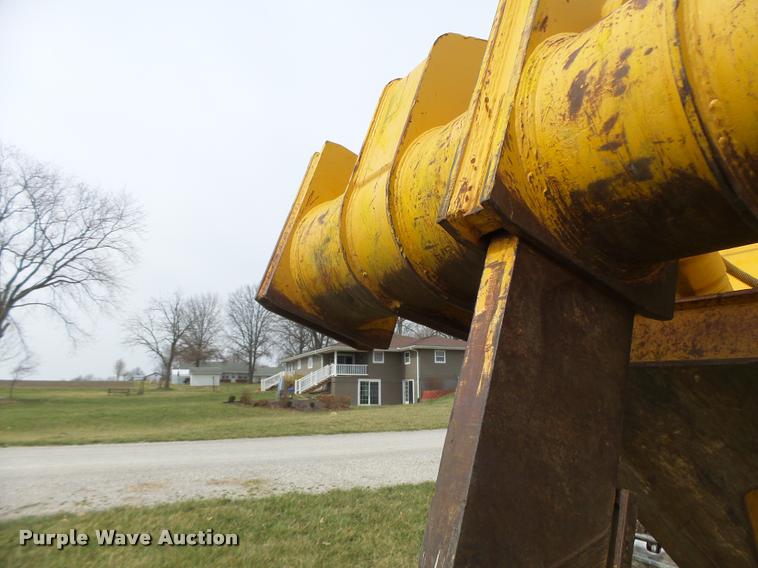 image for item DA3368 2001 John Deere 1050C dozer