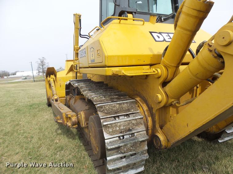 image for item DA3368 2001 John Deere 1050C dozer