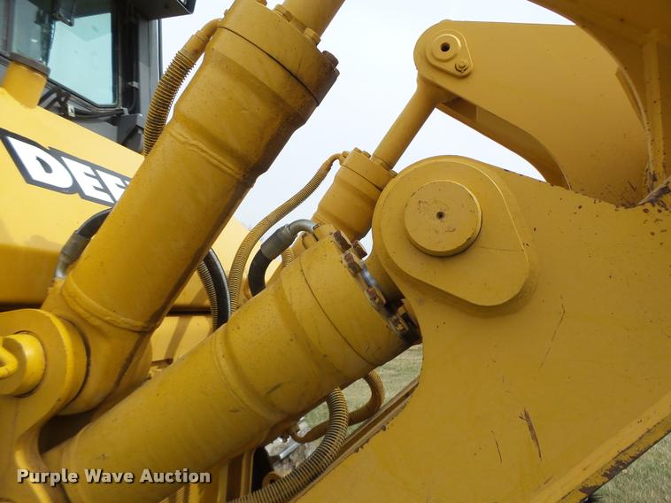 image for item DA3368 2001 John Deere 1050C dozer