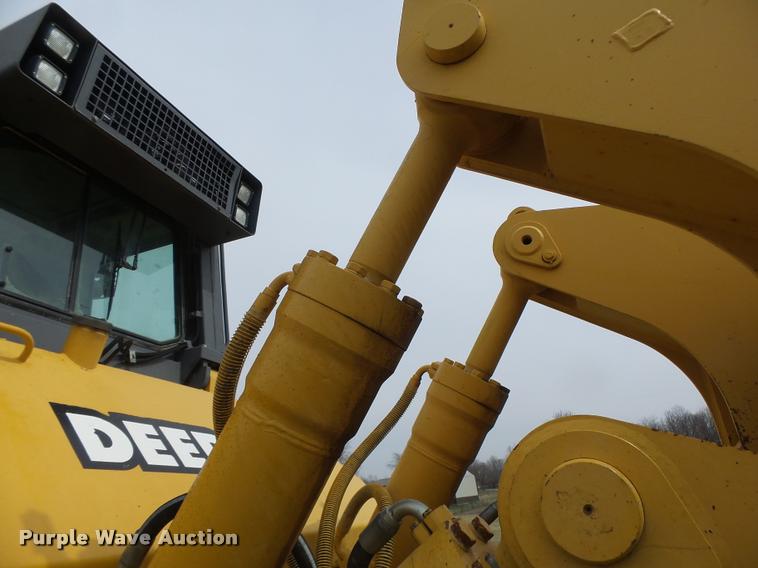 image for item DA3368 2001 John Deere 1050C dozer