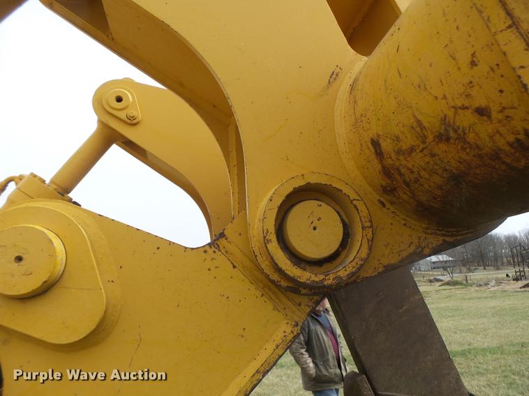 image for item DA3368 2001 John Deere 1050C dozer