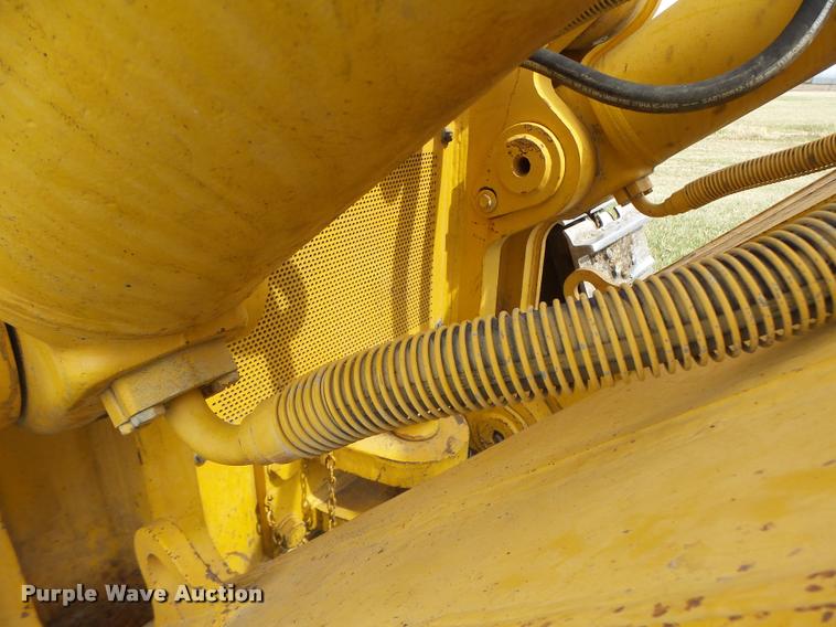 image for item DA3368 2001 John Deere 1050C dozer