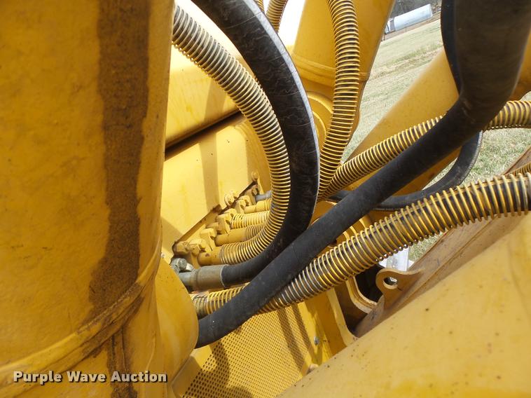 image for item DA3368 2001 John Deere 1050C dozer