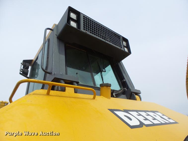 image for item DA3368 2001 John Deere 1050C dozer