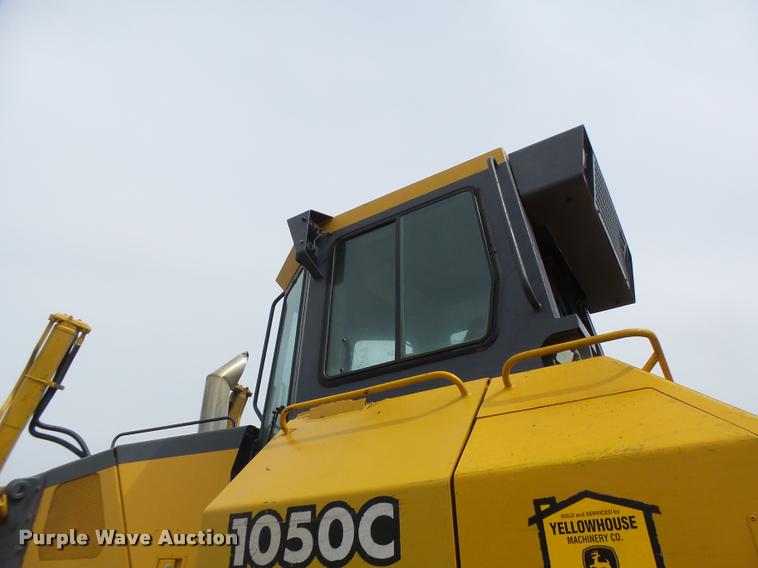 image for item DA3368 2001 John Deere 1050C dozer