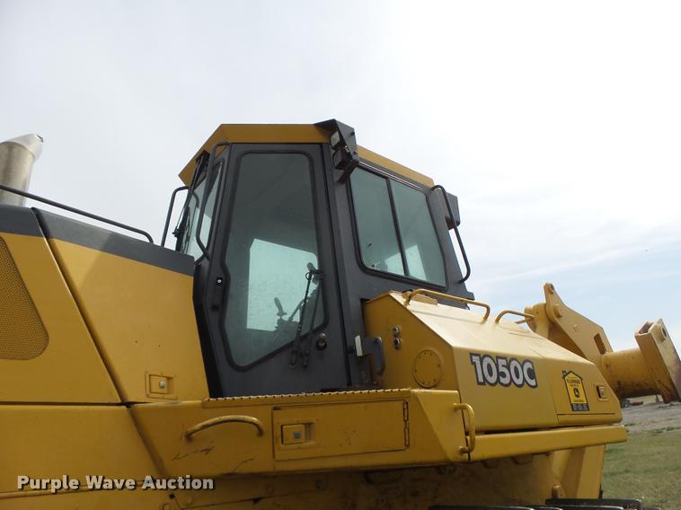 image for item DA3368 2001 John Deere 1050C dozer