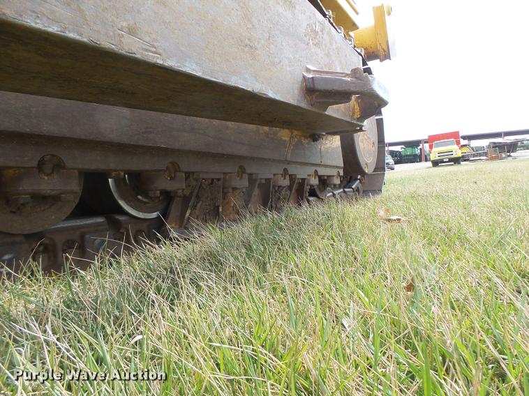 image for item DA3368 2001 John Deere 1050C dozer