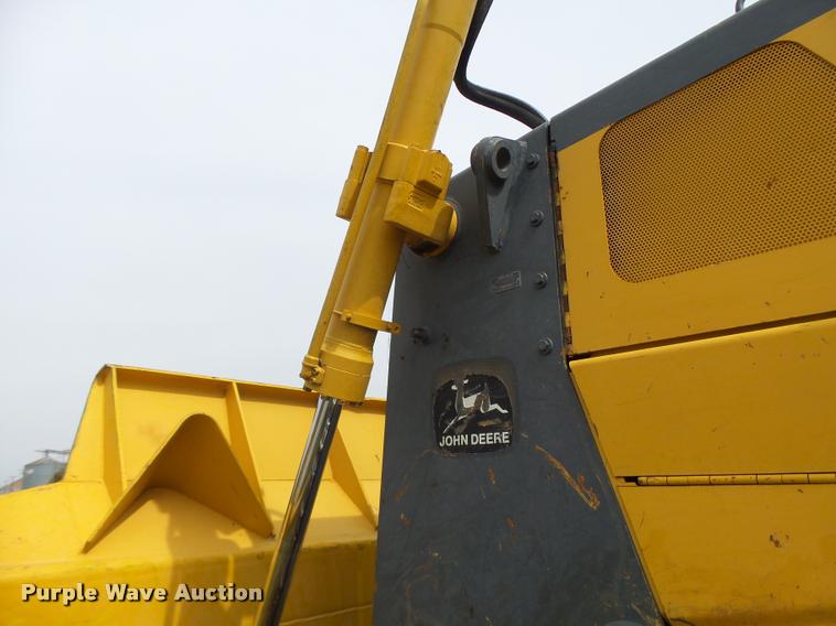 image for item DA3368 2001 John Deere 1050C dozer