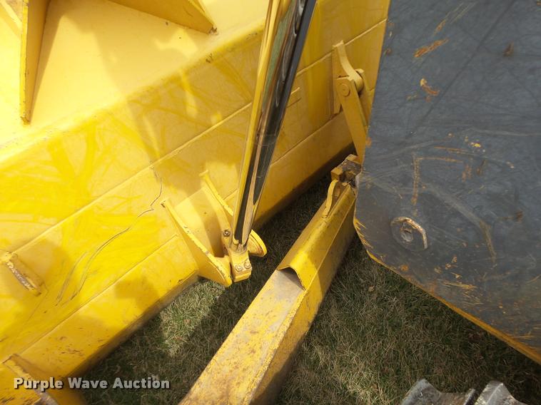 image for item DA3368 2001 John Deere 1050C dozer