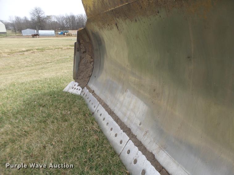 image for item DA3368 2001 John Deere 1050C dozer