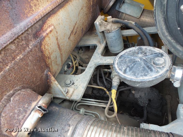 image for item DA3368 2001 John Deere 1050C dozer