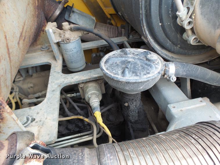 image for item DA3368 2001 John Deere 1050C dozer