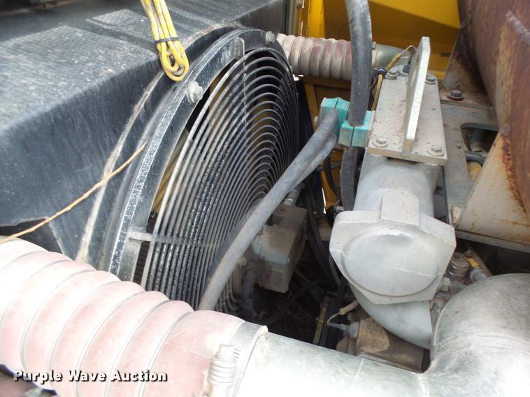 image for item DA3368 2001 John Deere 1050C dozer