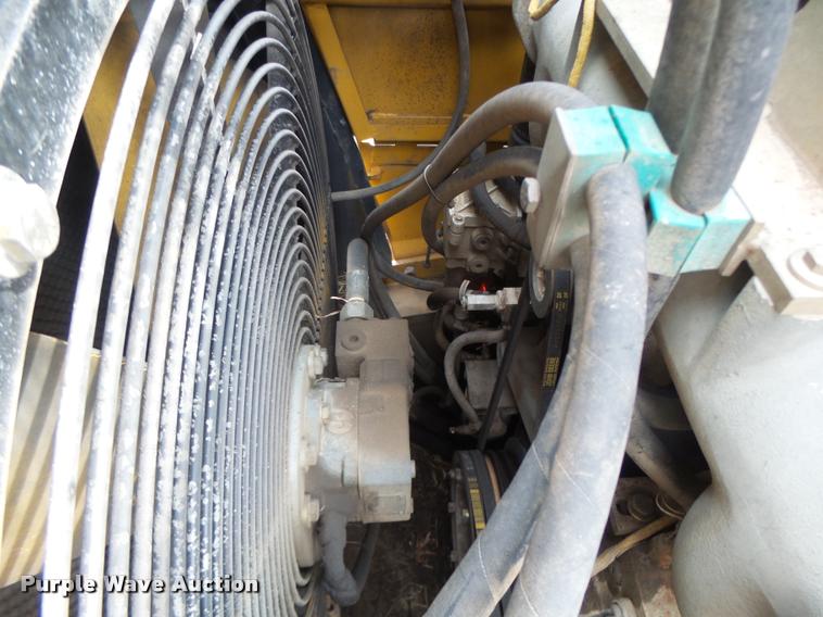 image for item DA3368 2001 John Deere 1050C dozer