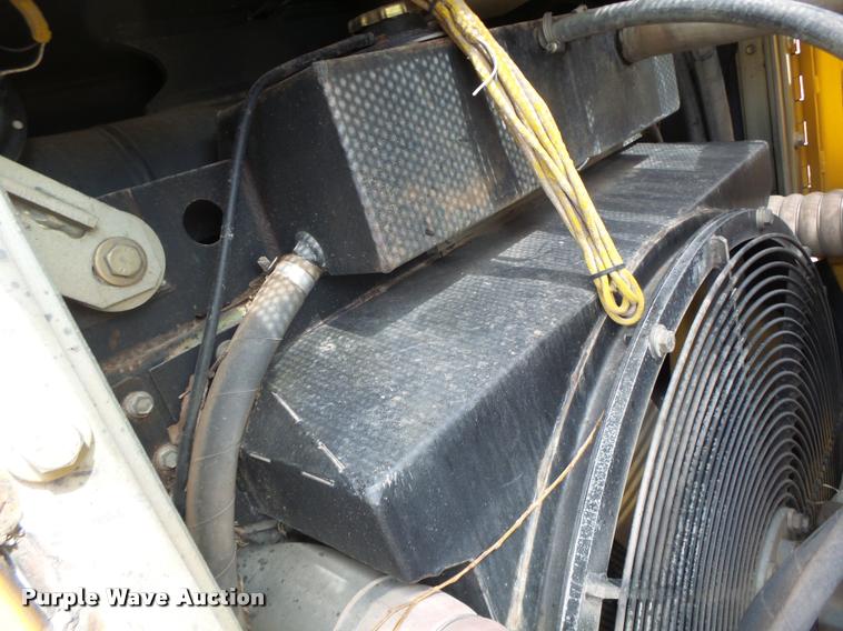 image for item DA3368 2001 John Deere 1050C dozer