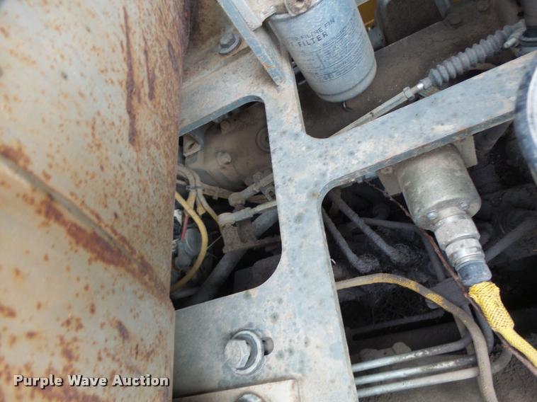 image for item DA3368 2001 John Deere 1050C dozer