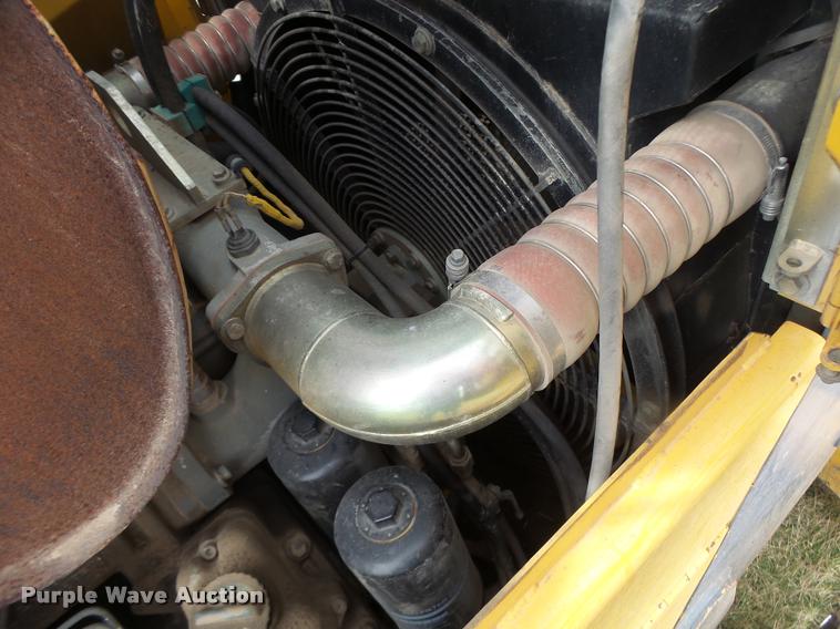 image for item DA3368 2001 John Deere 1050C dozer