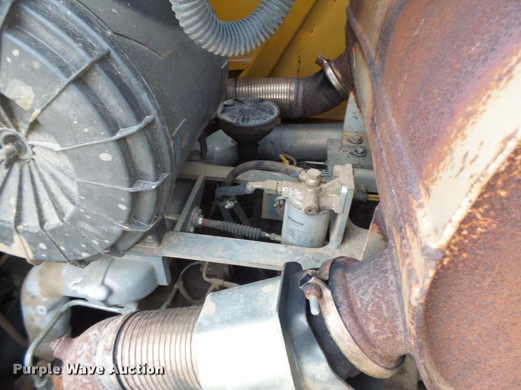 image for item DA3368 2001 John Deere 1050C dozer