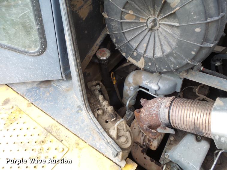 image for item DA3368 2001 John Deere 1050C dozer